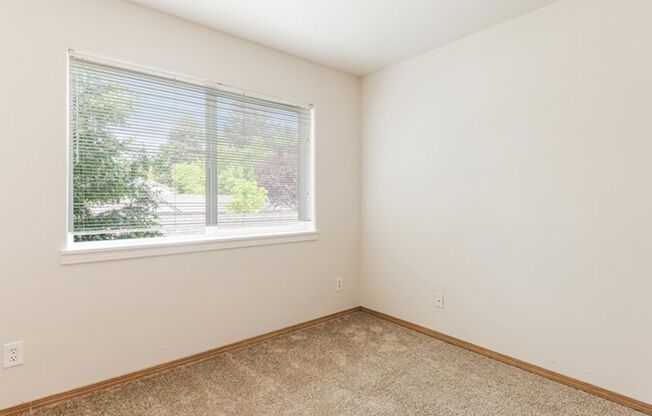 3 beds, 2 baths, 1,018 sqft, $1,995, Unit 10