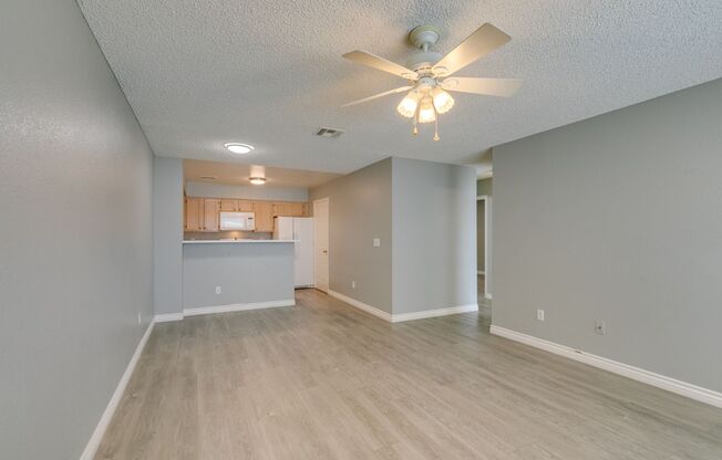 COZY 2 BEDROOMS-2 BATHROOM TOWNHOME*CLOSE TO AREA SHOPPING CENTERS-BUS LINES*