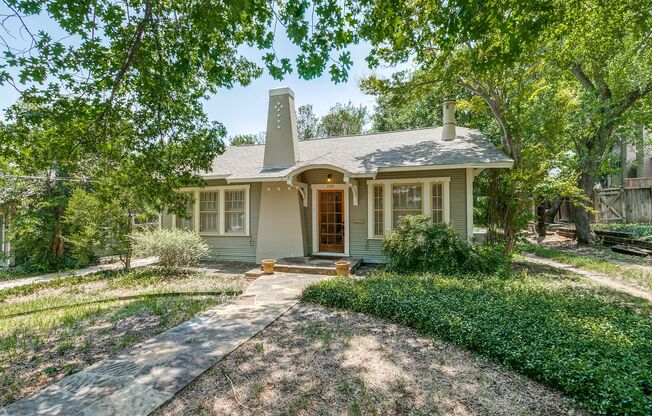 2-BEDROOM ALAMO HEIGHTS COTTAGE