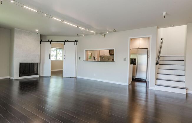 EPIC REA:End-Unit & Top 2 Floor (Penthouse); Spacious Modern Townhome-style end unit w/ patio & EV parking in Burlingame