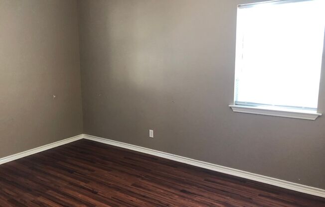 2 beds, 1 bath, 800 sqft, $1,395