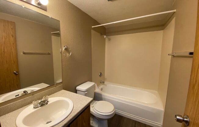 3 beds, 2 baths, 643 sqft, $2,000, Unit A206