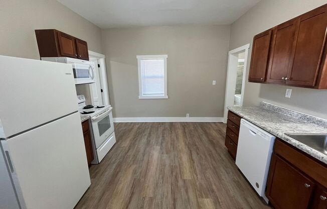 3 beds, 1 bath, 950 sqft, $995