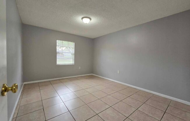 2 beds, 1 bath, 915 sqft, $1,450