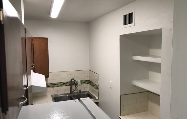 1 bed, 1 bath, 420 sqft, $987, Unit 14