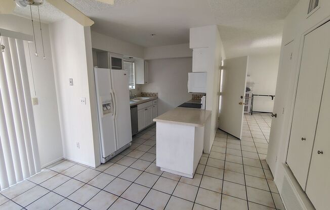 5905 E. Sun County Blvd. (85712)