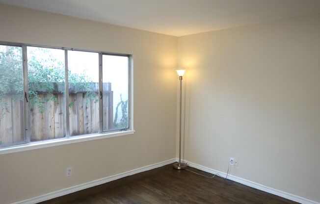 1 bed, 1 bath, $1,695, Unit F