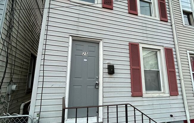 2 beds, 1 bath, $1,700