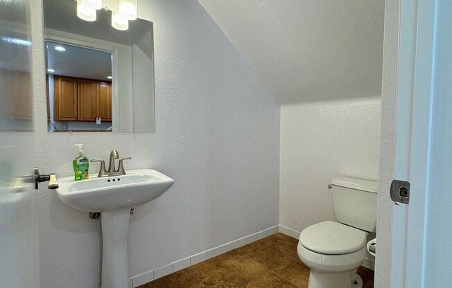 Remodeled 3 bedroom 2.5 bathroom townhouse