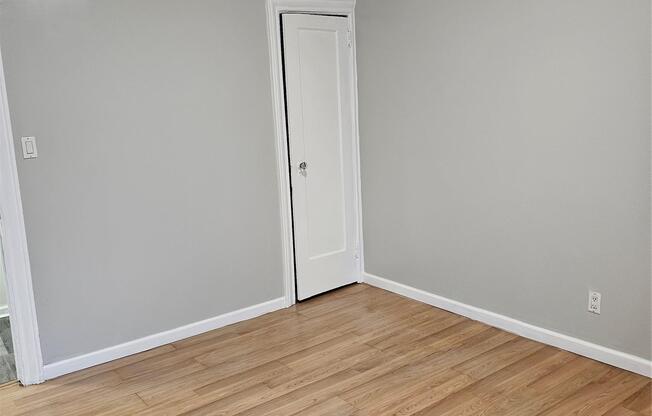 3 beds, 1 bath, 1,000 sqft, $3,400, Unit 1