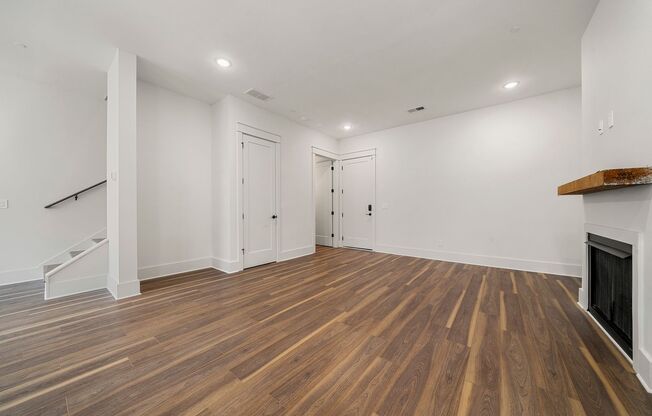 3 beds, 2.5 baths, 1,935 sqft, $2,600, Unit Unit 310