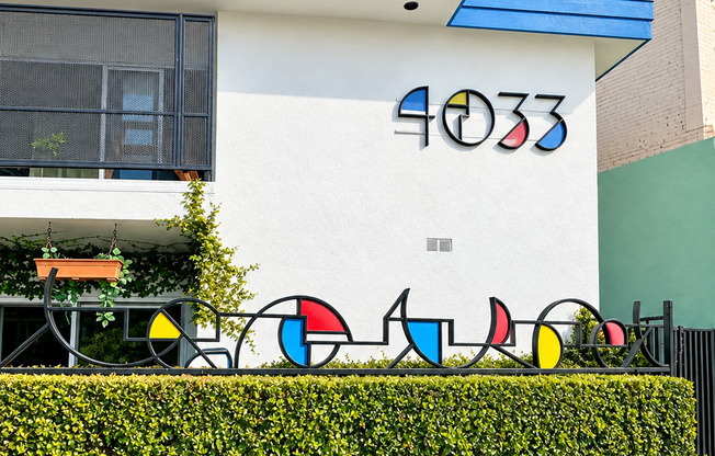 4033 W SUNSET BLVD