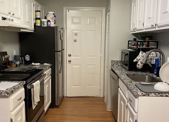 1 bed, 1 bath, 600 sqft, $1,950, Unit 12