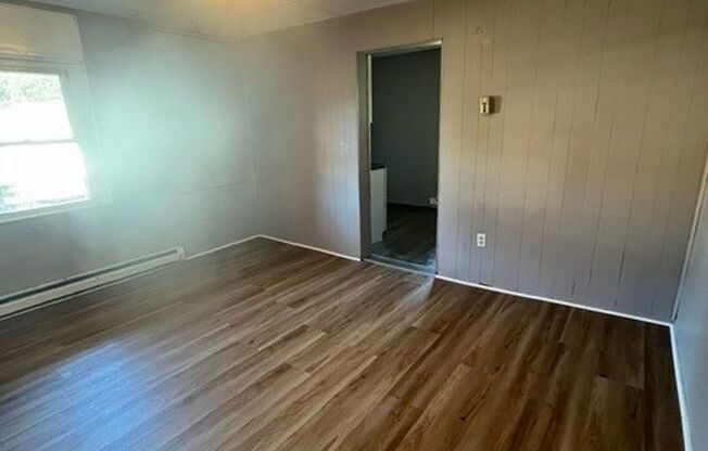 3 beds, 1 bath, $950, Unit 409 Broad Street APT 3