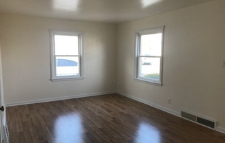 117 W Oakdale Dr