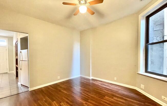 2 beds, 1 bath, 950 sqft, $1,600, Unit Unit 1R