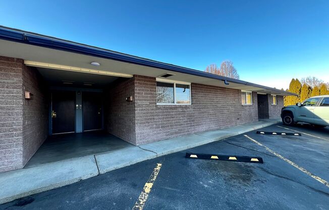1 bed, 1 bath, $925, Unit H