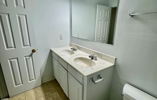 2 beds, 1 bath, 950 sqft, $1,295, Unit #211