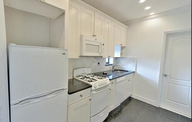 886 10 AVE