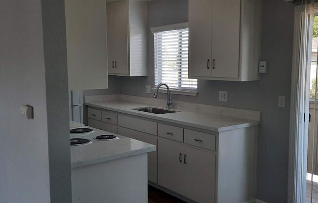 ~Welcome Home!!~ 1 Bed in highly desirable CAMPBELL neighborhood.