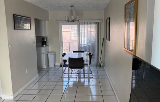 Private Bedroom w/ Private Bath in Spacious 1,100 Sq Ft Home – Prime Location