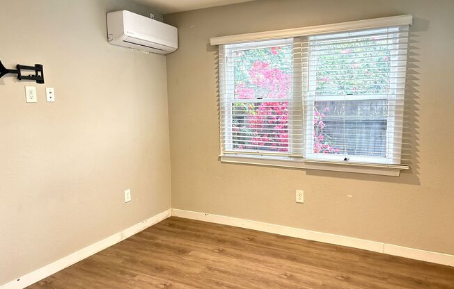 Super cute Olde Town Apartment- Just in Time for Summer!