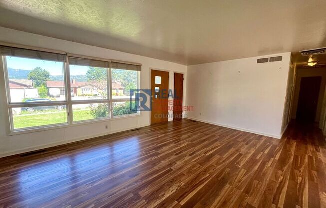 919 PANORAMA DR