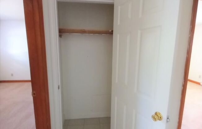 2 beds, 1 bath, 903 sqft, $1,240, Unit M-5