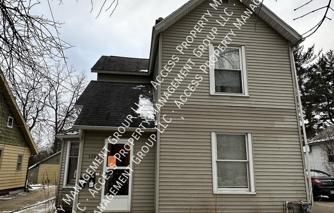 1260 LEONARD ST NW
