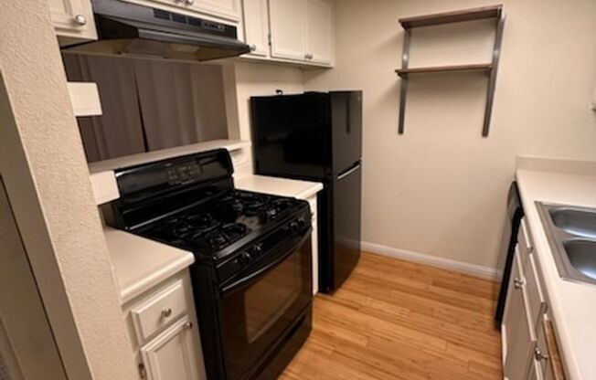 1 bed, 1 bath, $2,200, Unit UNIT 2