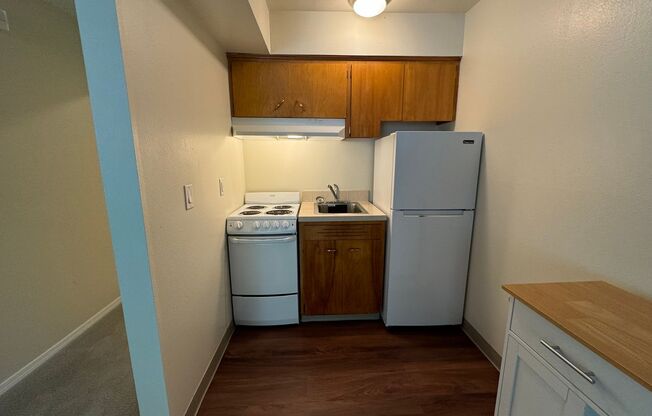 Studio, 1 bath, 375 sqft, $1,075, Unit 108