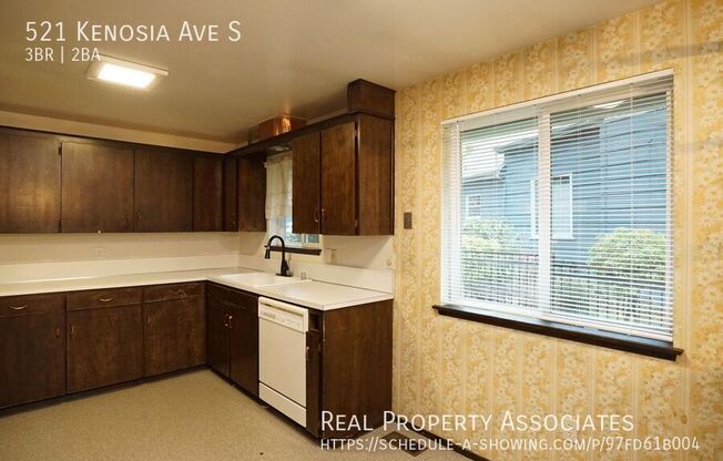 521 KENOSIA AVE S