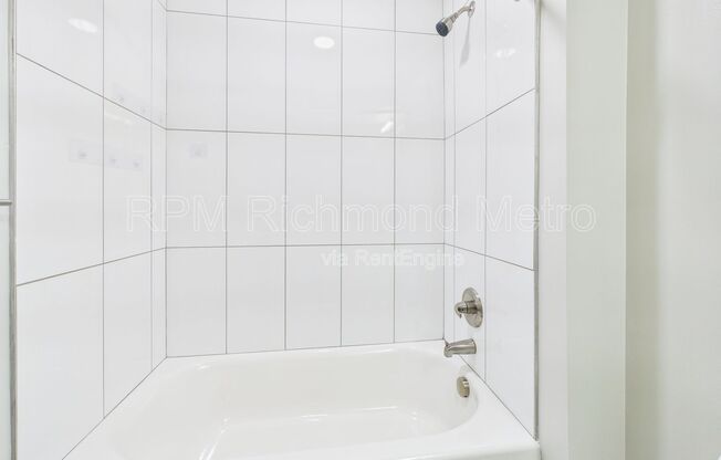 2 beds, 2 baths, 900 sqft, $1,573, Unit 120