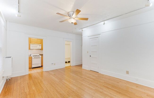 Studio, 1 bath, 440 sqft, $1,025, Unit 3