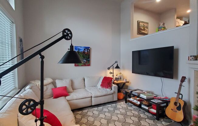 Modern Concord Townhouse 3/2.5 near BART & Downtown