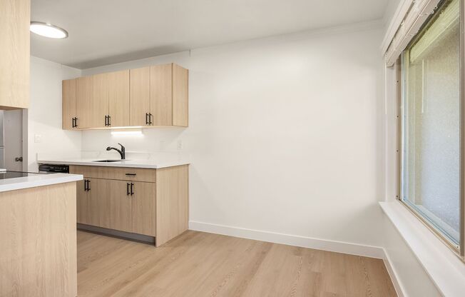 2 beds, 1 bath, 765 sqft, $1,895, Unit Unit 14