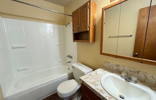 2 beds, 1 bath, $1,000