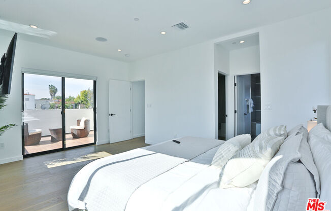 1622 S MANSFIELD AVE