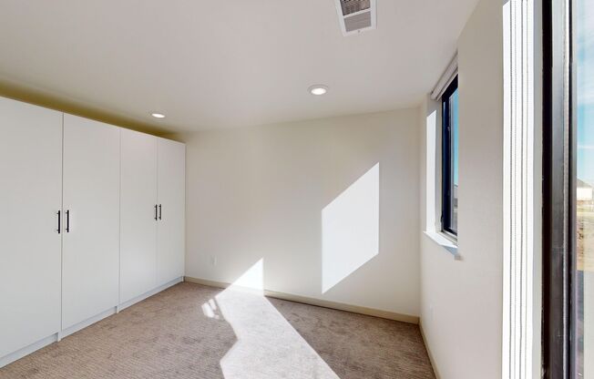 3 beds, 2 baths, 974 sqft, $1,425, Unit 6000-204