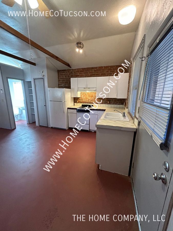 222 E 4 GUEST HOUSE ST
