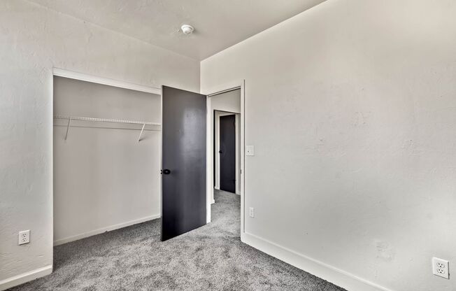 2 beds, 1 bath, 800 sqft, $949, Unit 111 W Lincoln Ave #21
