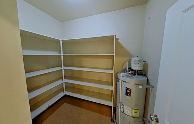 3 beds, 2 baths, 967 sqft, $2,400, Unit 402