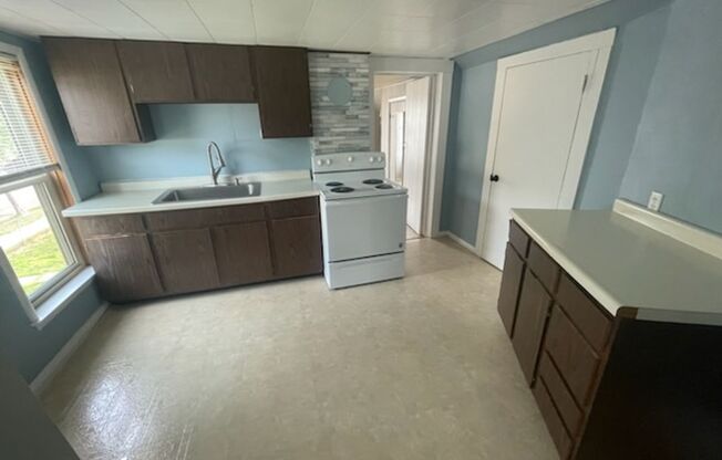 2 beds, 1 bath, $1,100