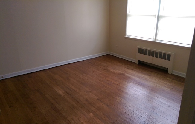 1 bed, 1 bath, $850, Unit 15
