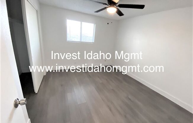 2 beds, 1 bath, $1,225, Unit 4