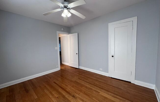 3 beds, 1 bath, 825 sqft, $2,595, Unit 2121-21-2J