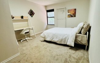 5618 SIR GARETH DR