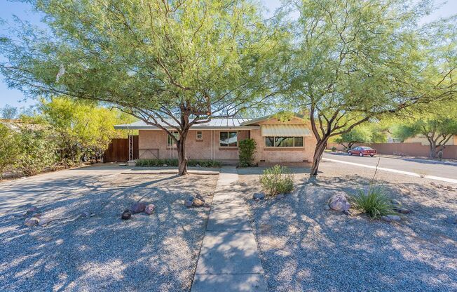 Charming Central Tucson Home with Versatile Studio, Just Steps from Broadway!