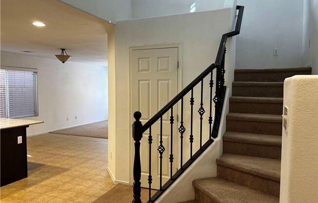 INCLUDES SOME UTILITIES 4 bedroom in Mountains Edge with Large Patio