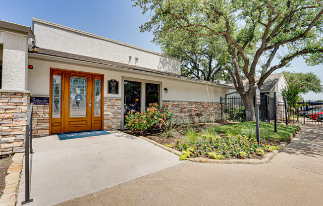 Leasing Center Exterior at Southern Oaks, Texas